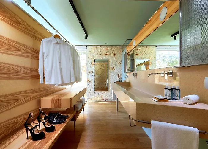 New Luxury Olives & Thyme Retreat, Seaview With 2 Heated Pools * ハニア