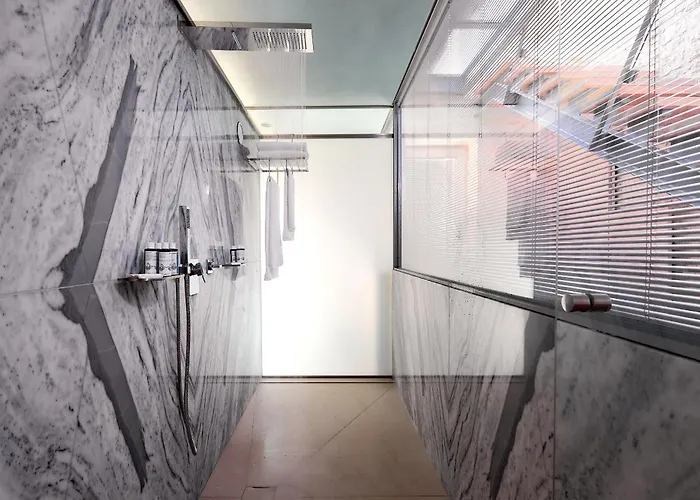 New Luxury Olives & Thyme Retreat, Seaview With 2 Heated Pools ハニア