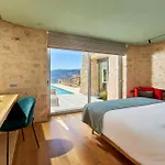 New Luxury Olives & Thyme Retreat, Seaview With 2 Heated Pools *