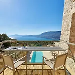 New Luxury Olives & Thyme Retreat, Seaview With 2 Heated Pools Vila *