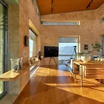 New Luxury Olives & Thyme Retreat, Seaview With 2 Heated Pools *