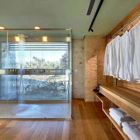 New Luxury Olives & Thyme Retreat, Seaview With 2 Heated Pools La Canea