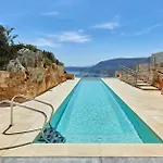 New Luxury Olives & Thyme Retreat, Seaview With 2 Heated Pools Villa *