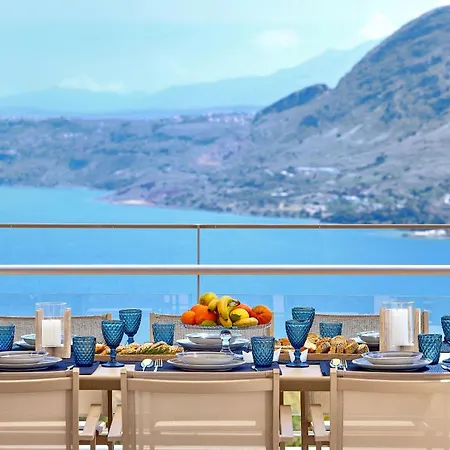 New Luxury Olives & Thyme Retreat, Seaview With 2 Heated Pools