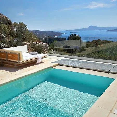 New Luxury Olives & Thyme Retreat, Seaview With 2 Heated Pools