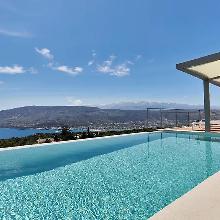 New Luxury Olives & Thyme Retreat, Seaview With 2 Heated Pools *
