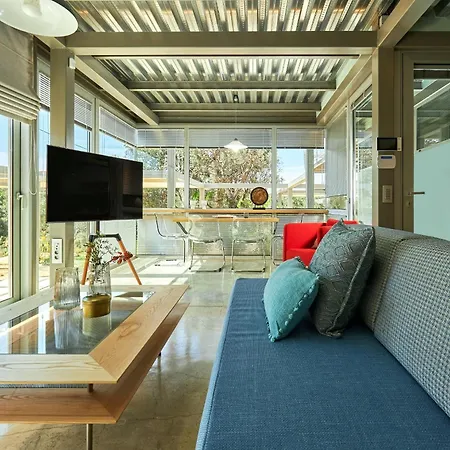 New Luxury Olives & Thyme Retreat, Seaview With 2 Heated Pools