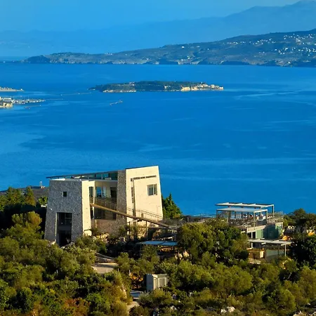 New Luxury Olives & Thyme Retreat, Seaview With 2 Heated Pools *