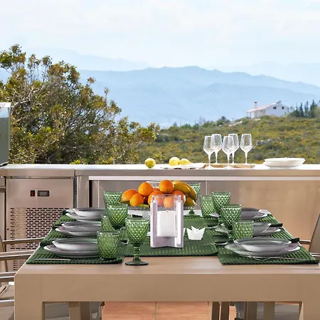 New Luxury Olives & Thyme Retreat, Seaview With 2 Heated Pools *