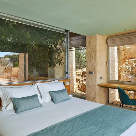 New Luxury Olives & Thyme Retreat, Seaview With 2 Heated Pools