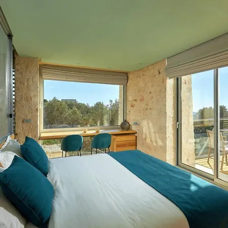 New Luxury Olives & Thyme Retreat, Seaview With 2 Heated Pools *