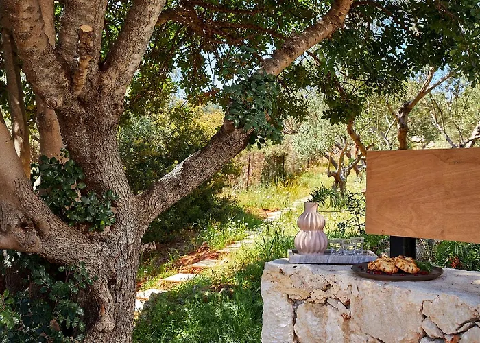 New Luxury Olives & Thyme Retreat, Seaview With 2 Heated Pools Willa