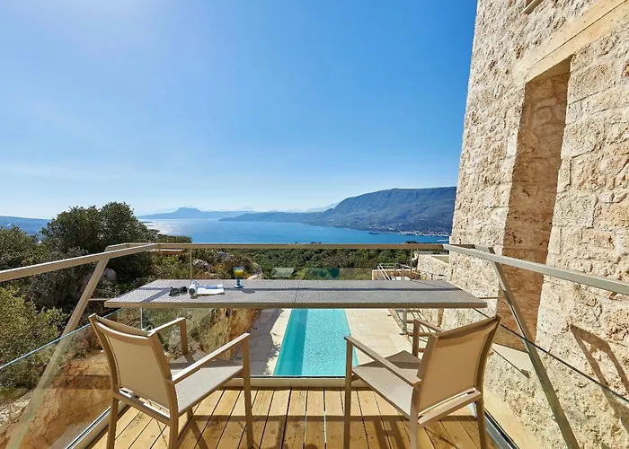 New Luxury Olives & Thyme Retreat, Seaview With 2 Heated Pools Willa *