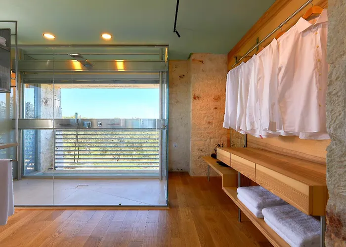 Willa New Luxury Olives & Thyme Retreat, Seaview With 2 Heated Pools