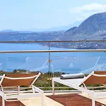 New Luxury Olives & Thyme Retreat, Seaview With 2 Heated Pools * خانيا
