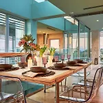 New Luxury Olives & Thyme Retreat, Seaview With 2 Heated Pools فيلة