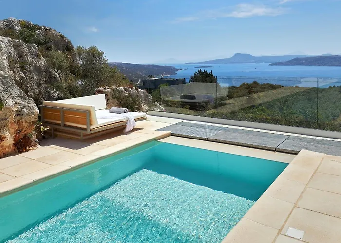 New Luxury Olives & Thyme Retreat, Seaview With 2 Heated Pools