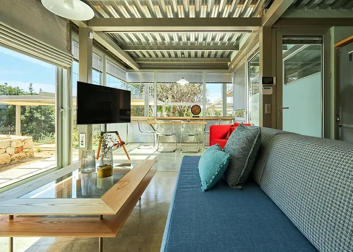 New Luxury Olives & Thyme Retreat, Seaview With 2 Heated Pools