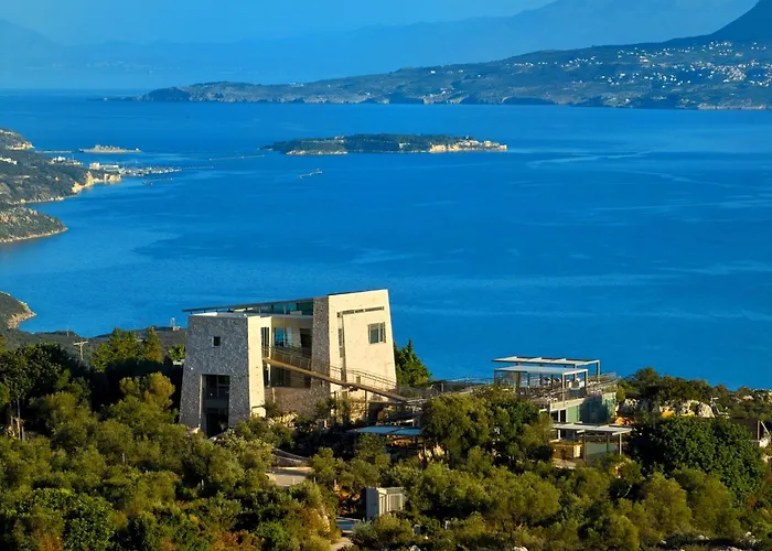 New Luxury Olives & Thyme Retreat, Seaview With 2 Heated Pools *