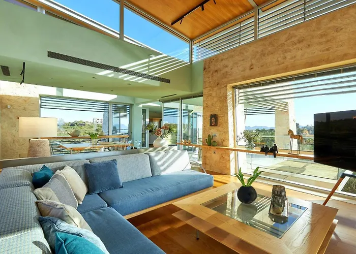 New Luxury Olives & Thyme Retreat, Seaview With 2 Heated Pools * La Canée